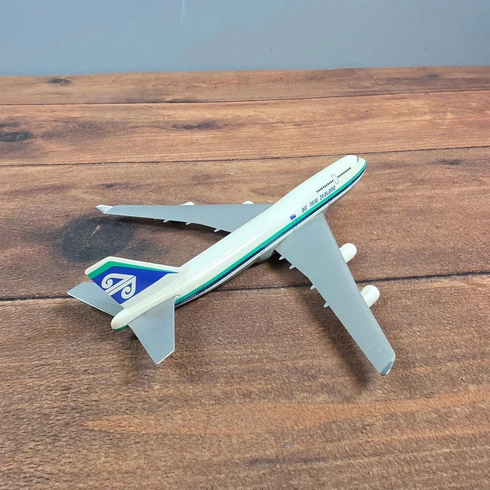 Air New Zealand Boeing 747-400 Airplane Model OS White Excellent Pacific Wave